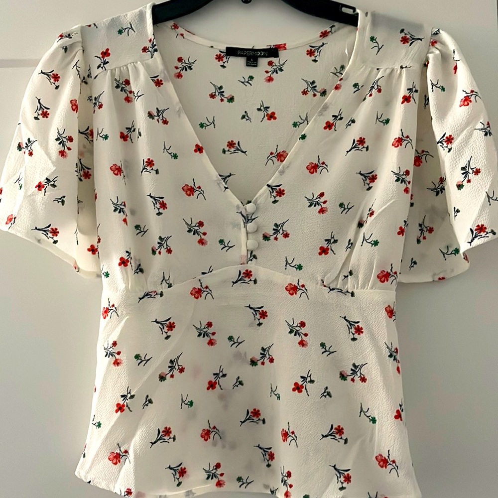 Paper Moon - White Flower Top